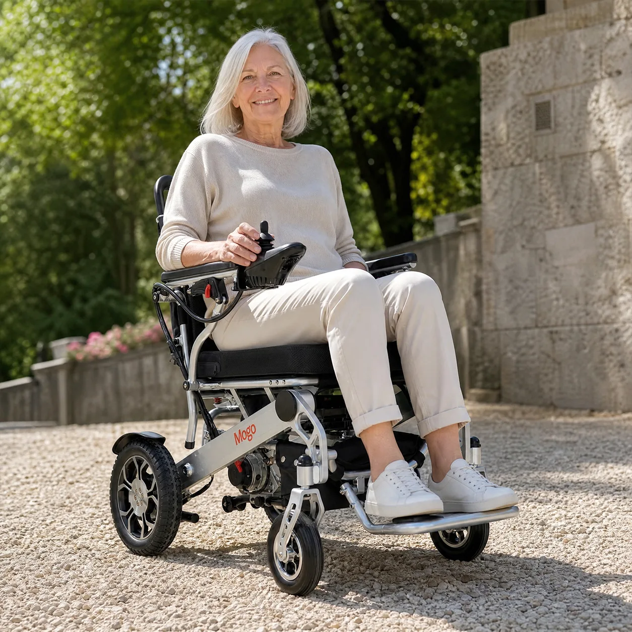 Mogo D25 Glides Softly Over Bumpy Paths