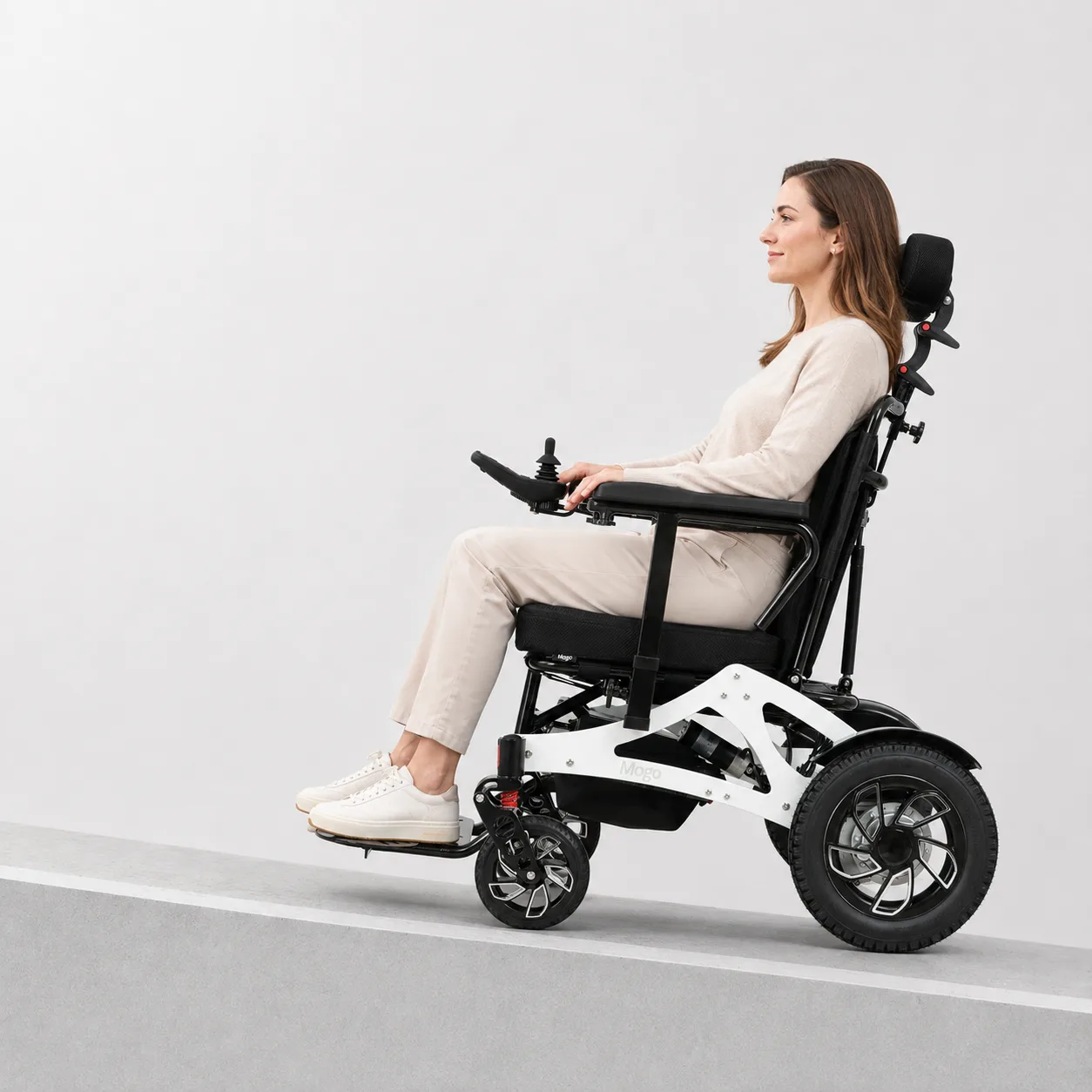 Mogo D17 Stop Securely Without Manual Effort