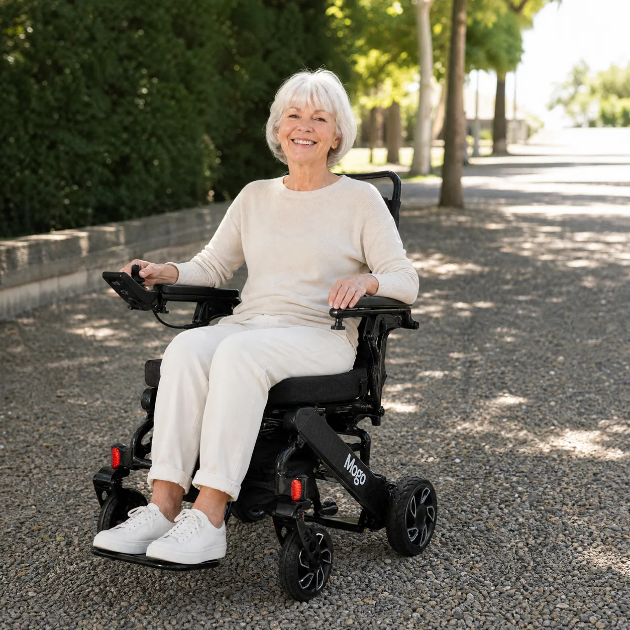 Mogo DC02 Folds Down in Seconds & Trunk-Ready